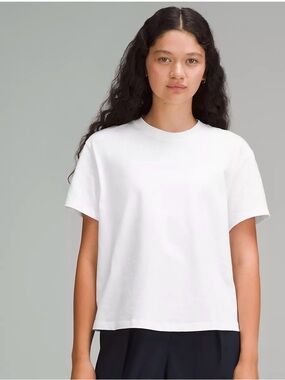 LULULEMON SHORT SLEEVED WHITE T- SHIRT WOMENS SZ SMALL